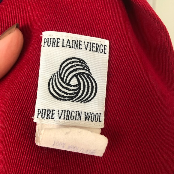 Festive Red Blazer With Contrat Velvet Collar - Picture 8 of 8